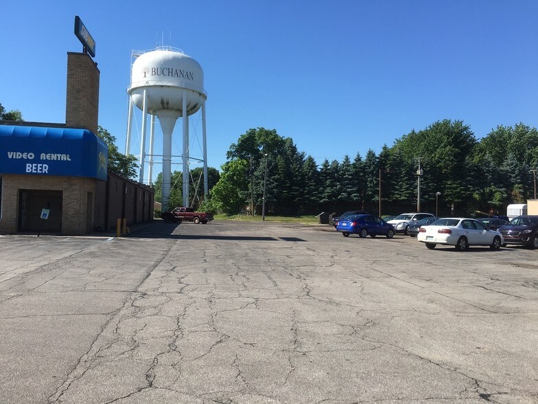 More Photos Of 714 E Front St, Buchanan Storefront For Lease