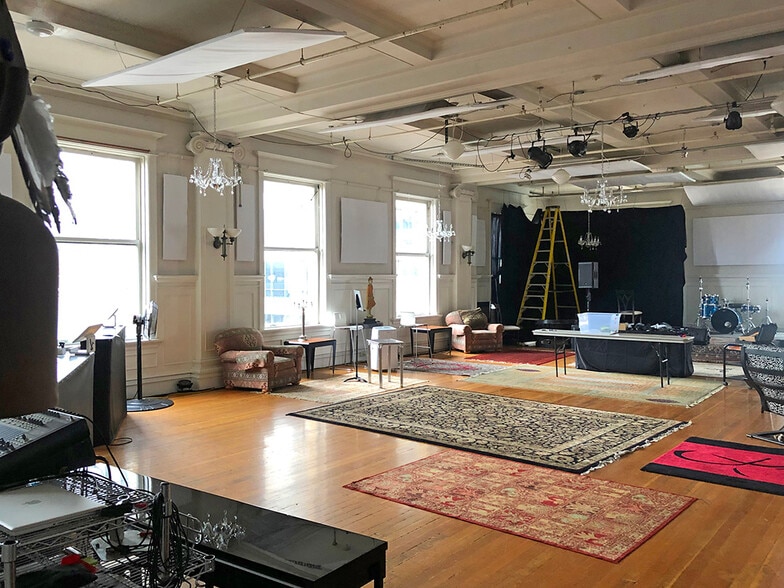 More Photos Of 918 SW Yamhill St, Portland Office For Sale