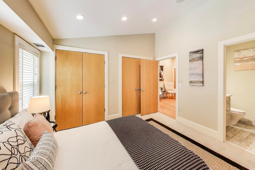 More Photos Of 1324 10th St NW, Washington Apartments For Sale