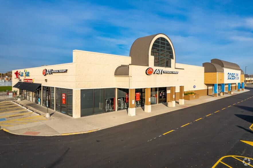 More Photos Of 6420-6560 W Fullerton Ave, Chicago Unknown For Lease