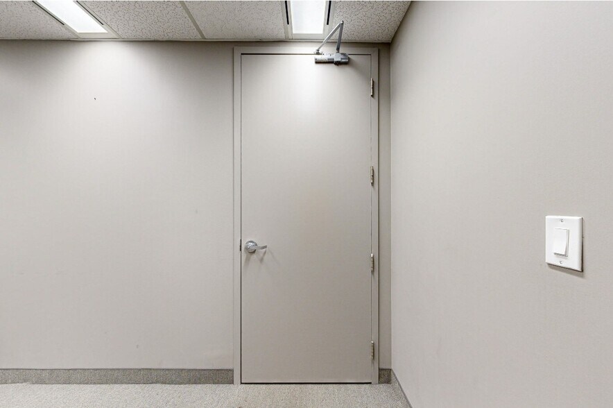 More Photos Of 45 Sheppard Ave E, Toronto Unknown For Lease