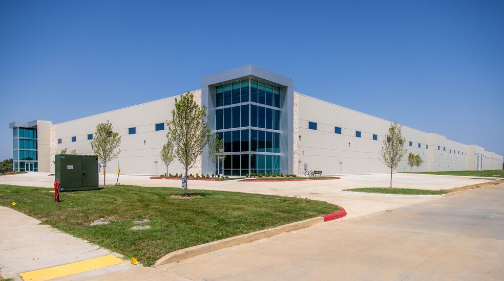 More Photos Of 4300 N Rainbow Farm Rd, Bentonville Warehouse For Lease