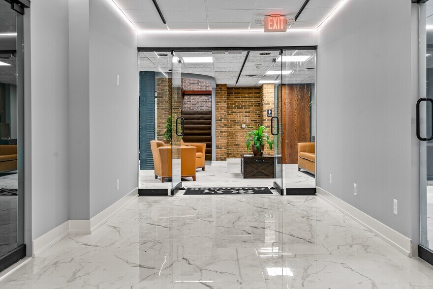 More Photos Of 805 Oakwood Dr, Rochester Office For Lease