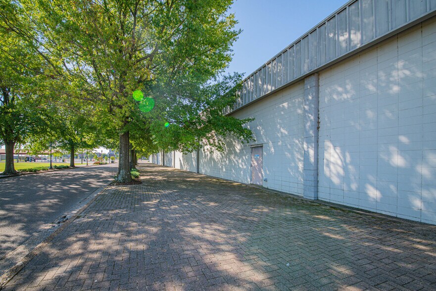 More Photos Of 322 N 3rd St, Paducah Warehouse For Lease