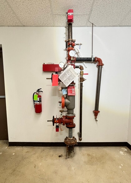 More Photos Of 475 Business Park Ln, Allentown Warehouse For Lease