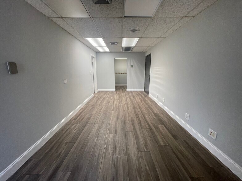 More Photos Of 2131 Hollywood Blvd, Hollywood Office Residential For Lease