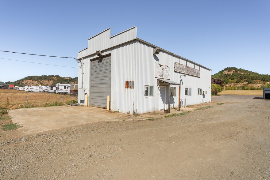 More Photos Of 180 Weyerhaeuser Dr N, Roseburg Warehouse For Sale