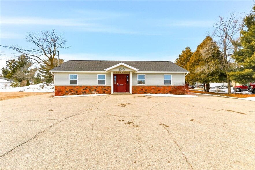 More Photos Of 1910 7th St S, Wisconsin Rapids Office For Sale