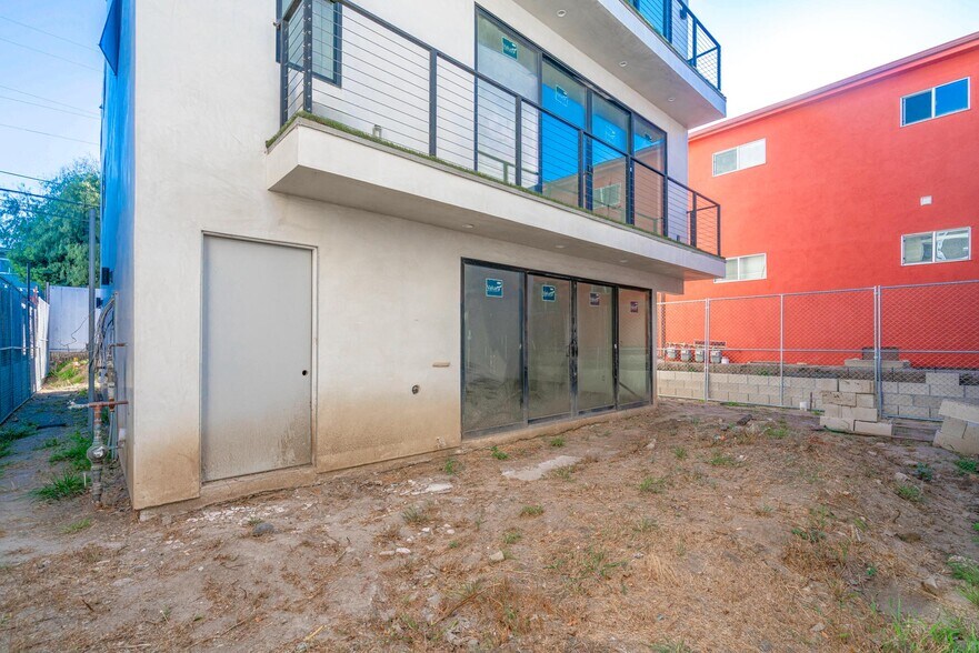 More Photos Of 506 Westminster Ave, Venice Apartments For Sale