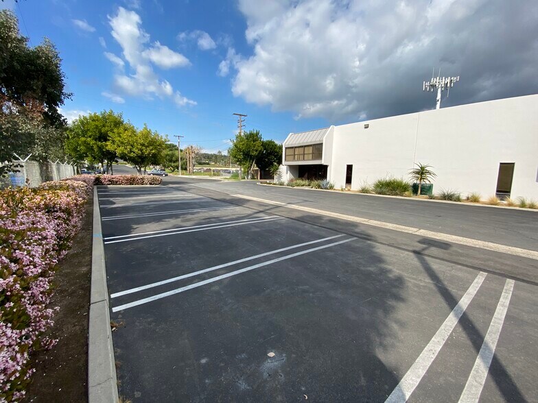 More Photos Of 312 Oak Pl, Brea Warehouse For Lease