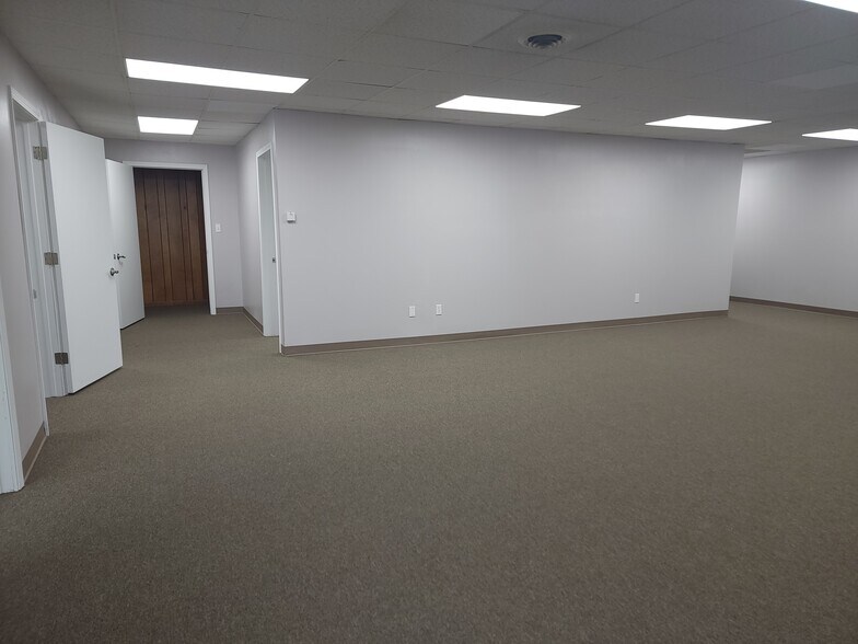 More Photos Of 544 E 11 Mile Rd, Madison Heights Medical For Lease