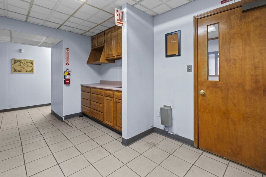 More Photos Of 1301 S 6th St, Noblesville Manufacturing For Sale
