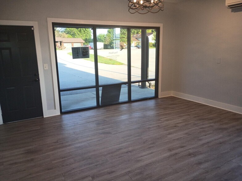 More Photos Of 1008 Troy Ofallon Rd, Troy Office For Lease