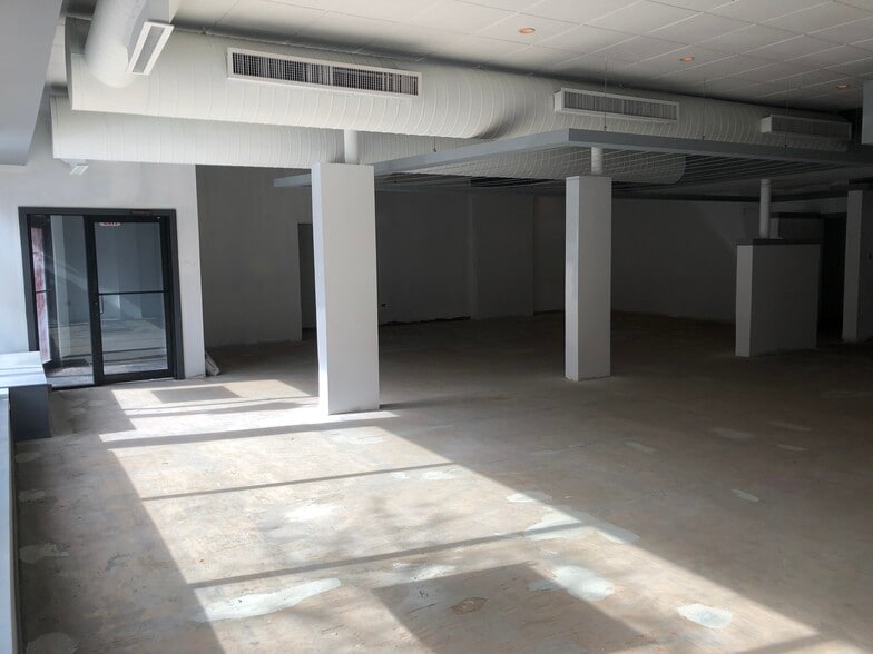 More Photos Of 101-107 N Oak Park Ave, Oak Park General Retail For Lease