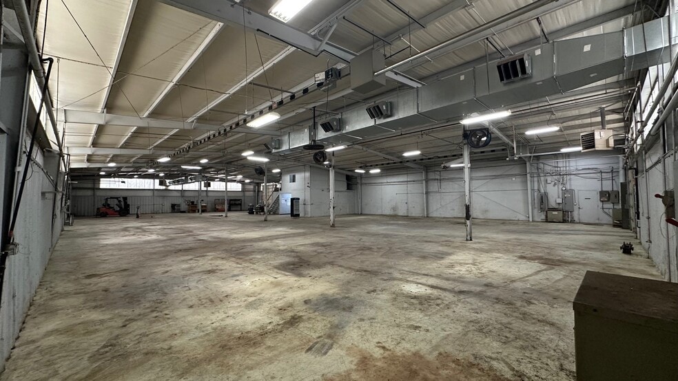 More Photos Of 10848 S 265th East Ave, Broken Arrow Manufacturing For Lease