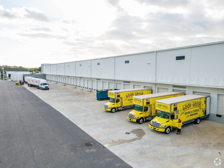 More Photos Of 3303 SW 12th Ave, Fort Lauderdale Distribution For Lease