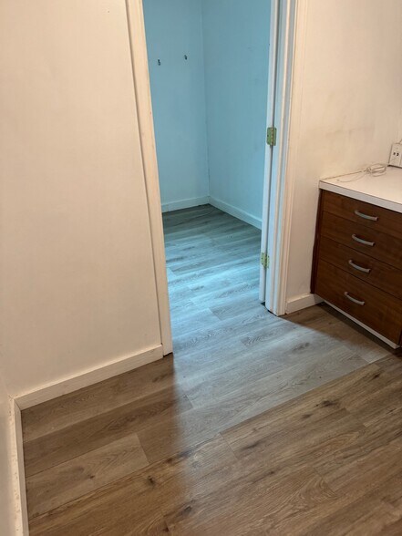 More Photos Of 701 E Pine St, Edgewood Flex For Sale