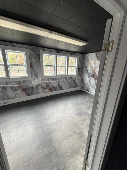 More Photos Of 80 Jefferson St, Monticello Office Residential For Sale