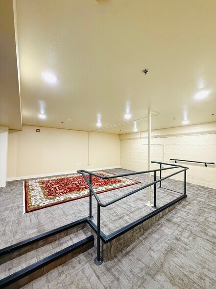 More Photos Of 447 State St, Salem Apartments For Lease