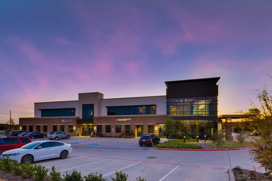 More Photos Of 925 E Southlake Blvd, Southlake Medical For Lease