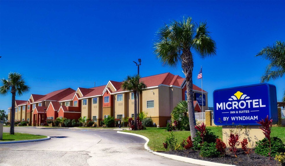 More Photos Of 355 E Goodnight Ave, Aransas Pass Hotel For Sale