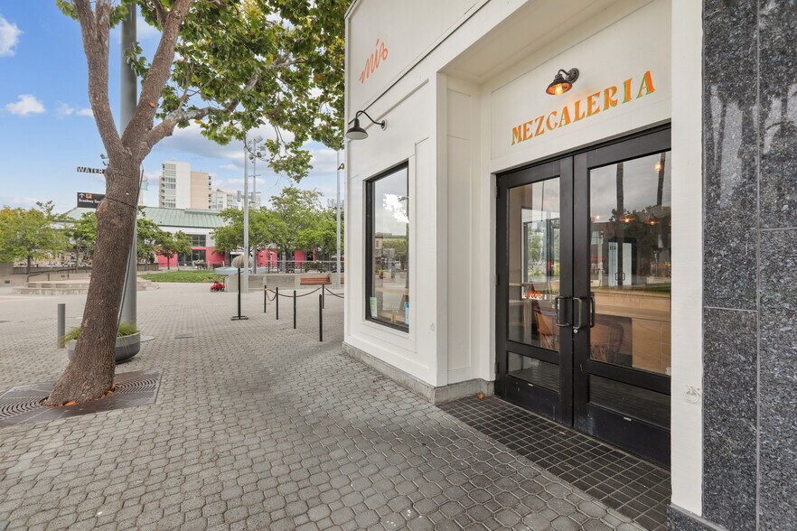 Primary Photo Of 409-439 Water St, Oakland Storefront For Lease