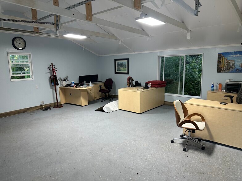 More Photos Of 861 DeKalb Pike, Center Square Industrial For Lease