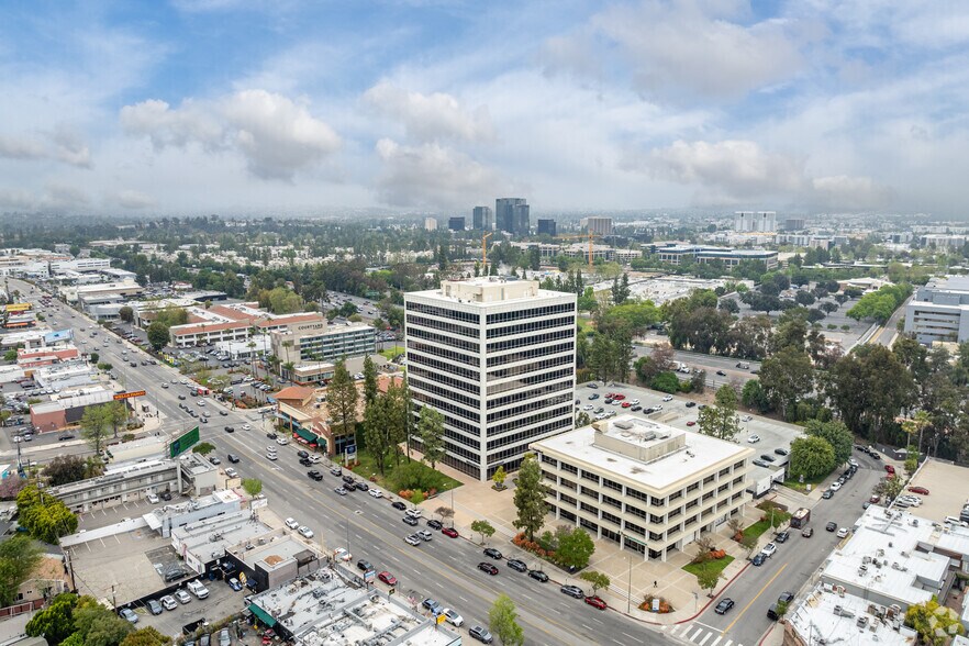 More Photos Of 21031 Ventura Blvd, Woodland Hills Office For Lease