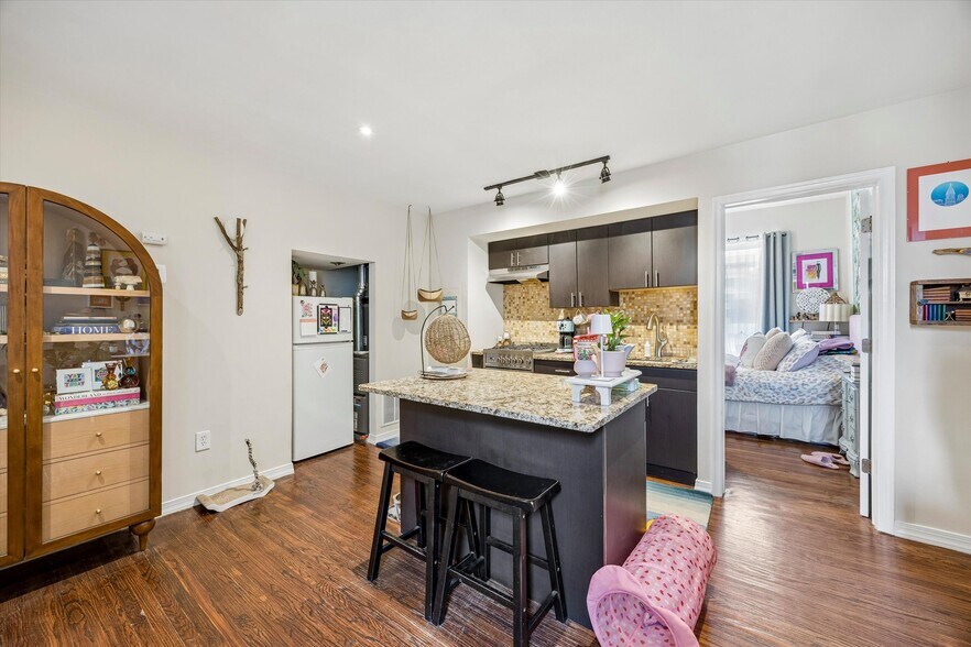 More Photos Of 1909 S Broad St, Philadelphia Office Residential For Sale