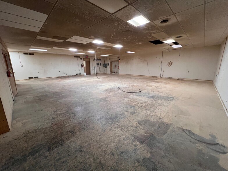 More Photos Of 265 Harrisonville Lake Rd, Pilesgrove Service For Lease