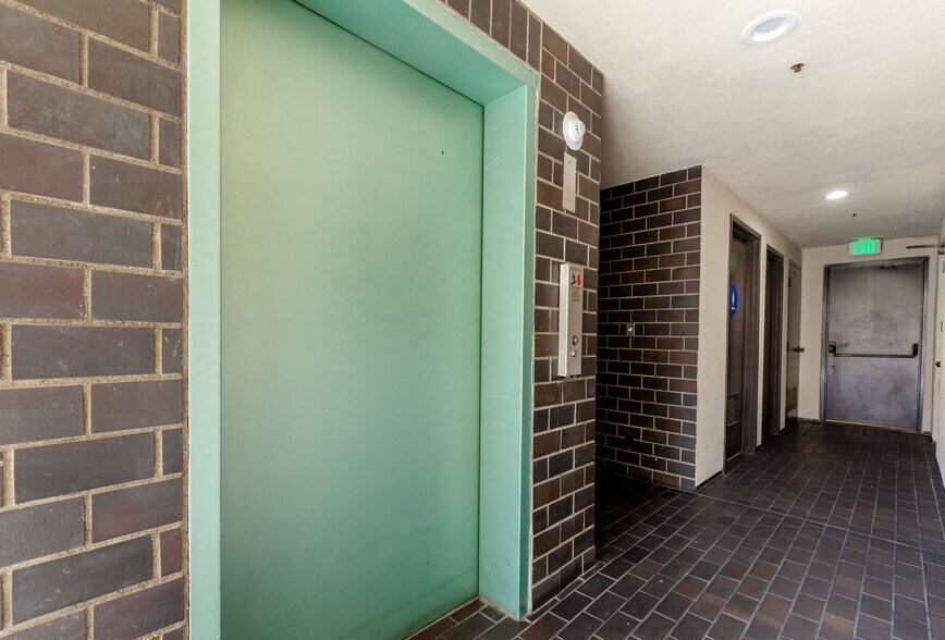 More Photos Of 860 Via de la Paz, Pacific Palisades Office Residential For Lease