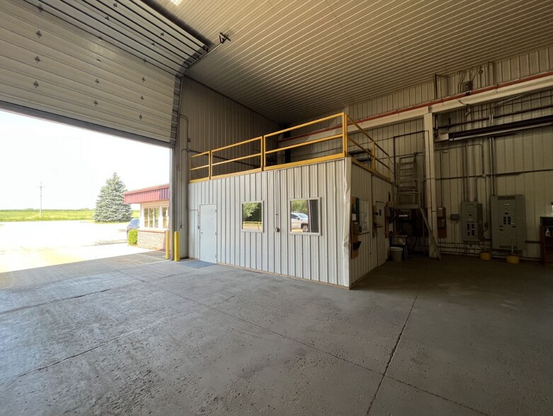 More Photos Of 2100 17 Mile Rd, Kent City Warehouse For Lease