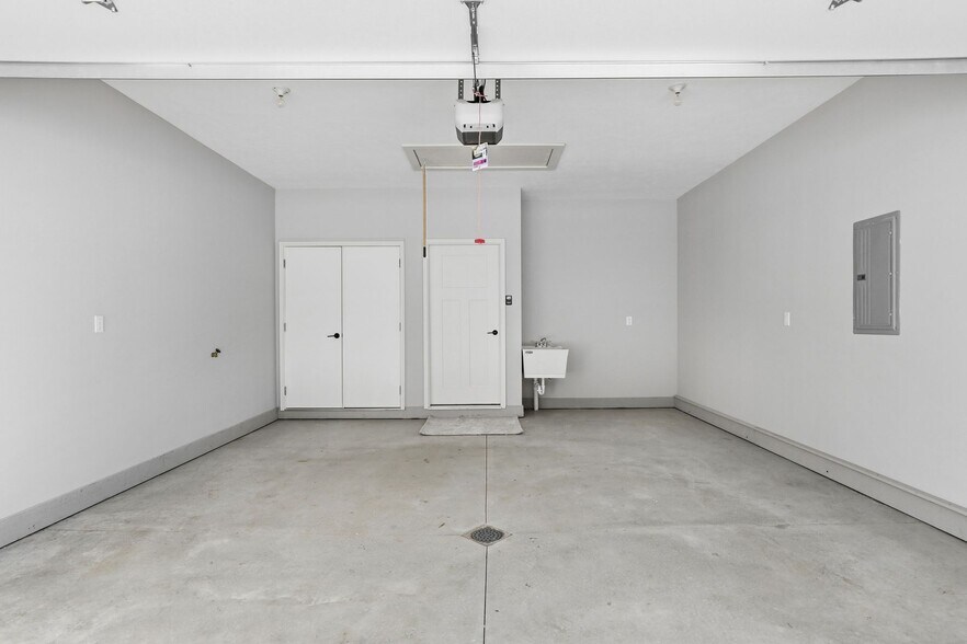 More Photos Of 100 Huselton Dr, Butler Specialty For Sale