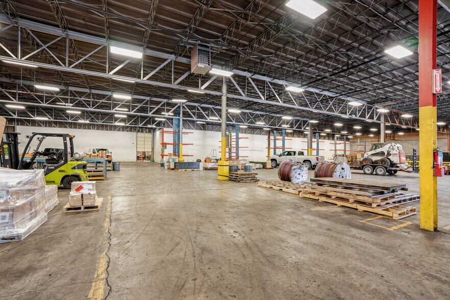 More Photos Of 2301 Fleur Dr, Des Moines Warehouse For Sale