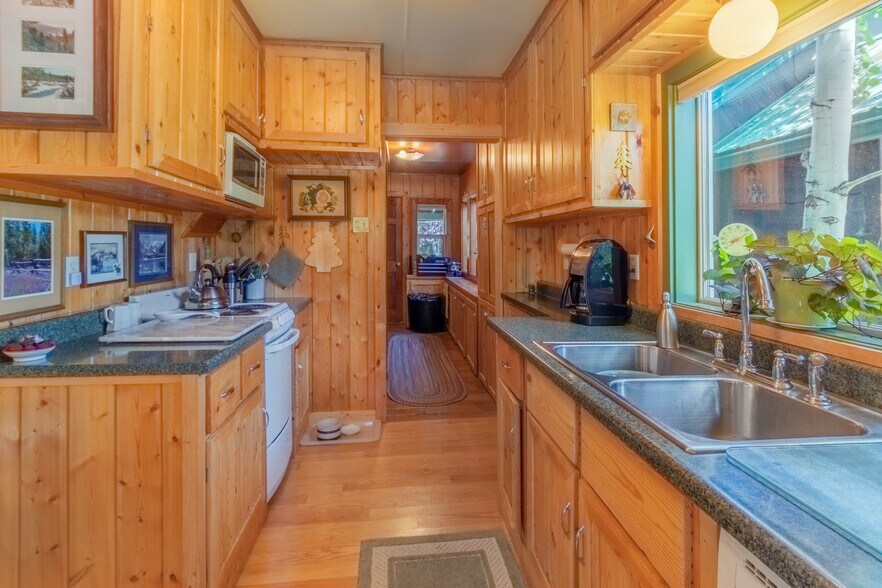 More Photos Of 717 Lake Ave, Grand Lake Specialty For Sale