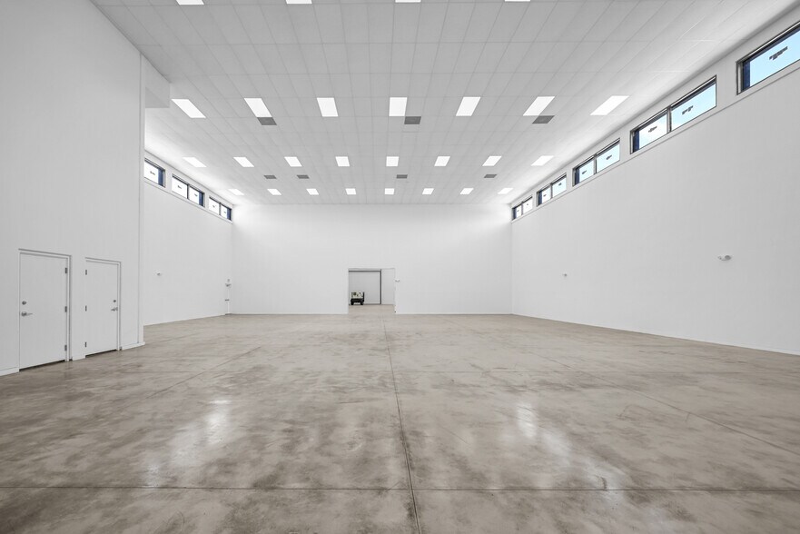 More Photos Of 221 NE 67th St, Miami Warehouse For Sale