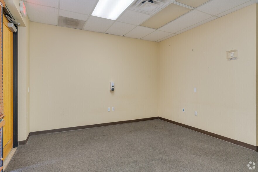 More Photos Of 2550 N Thunderbird Cir, Mesa Office For Sale