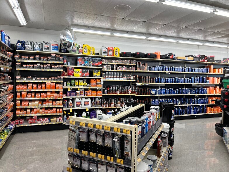 More Photos Of 2001 S Madison St, Muncie Freestanding For Sale