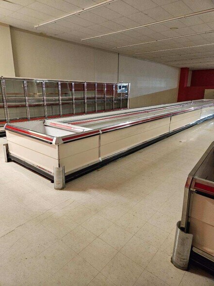 More Photos Of 330-390 W Columbus Rd, Corry Unknown For Lease