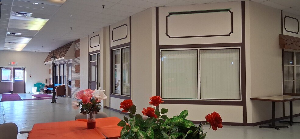 More Photos Of 2711 Sheridan Rd, Zion General Retail For Sale