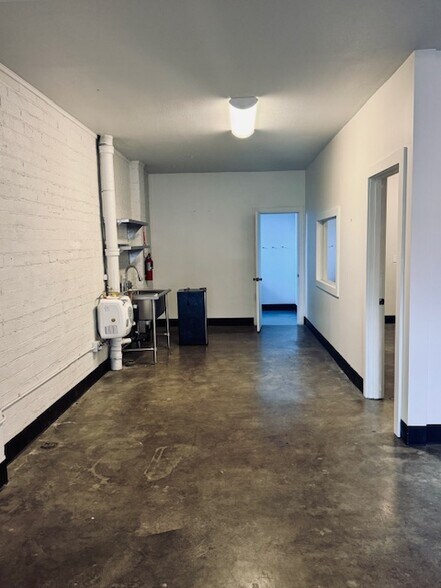 More Photos Of 3331 NE Sandy Blvd, Portland Storefront Retail Office For Lease