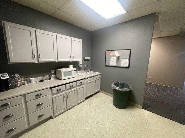 More Photos Of 26378 289th Pl, Adel Manufacturing For Sale