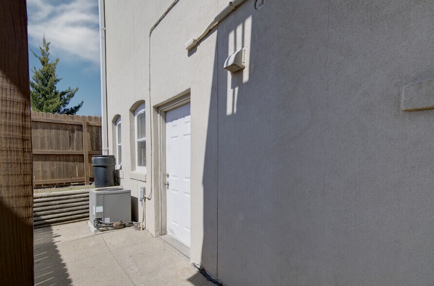 More Photos Of 2319 Vinton St, Omaha Office Residential For Sale