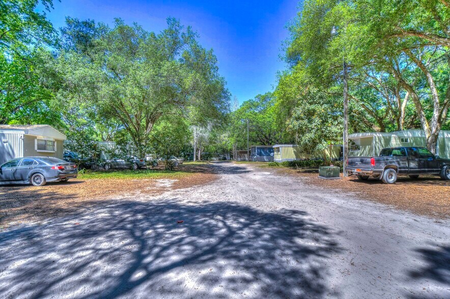 More Photos Of 20303 Old Somerset Acres Ln, Spring Hill Manufactured Housing Mobile Home Park For Sale
