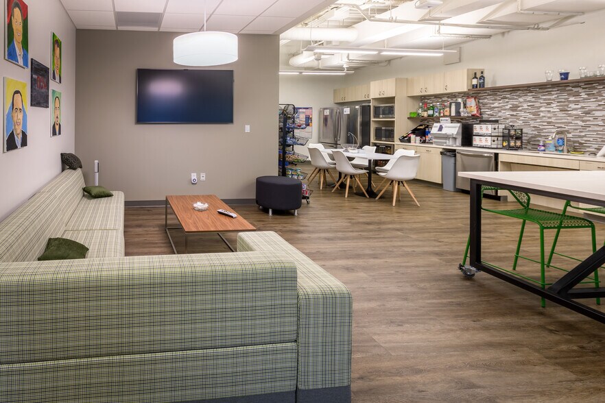 More Photos Of 15725 Dallas Pky, Addison Office Residential For Lease