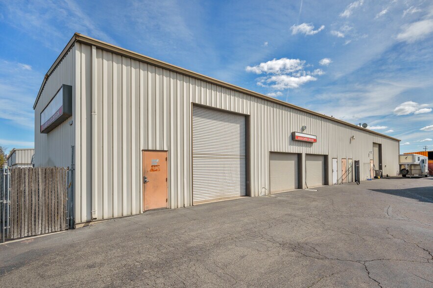More Photos Of 5753-5755 W Barstow Ave, Fresno Warehouse For Lease