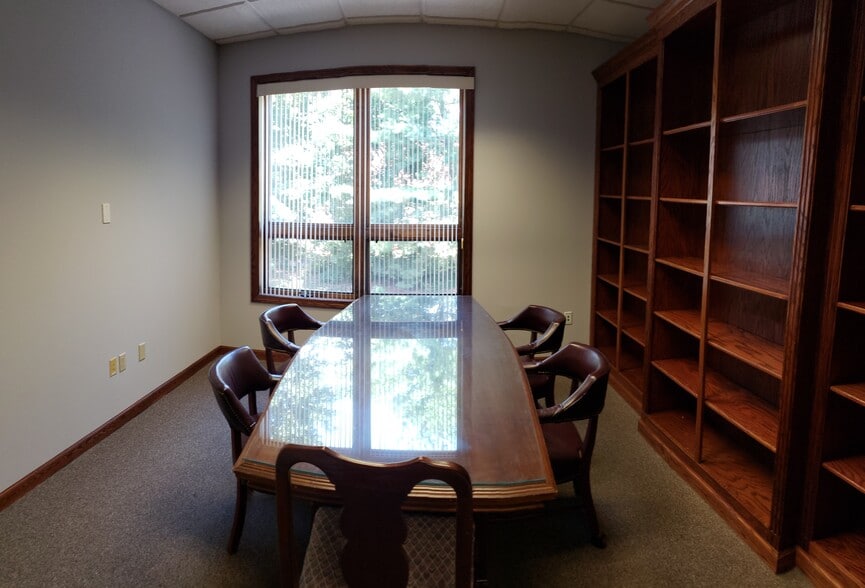 More Photos Of 300 Queen St, Southington Medical For Lease