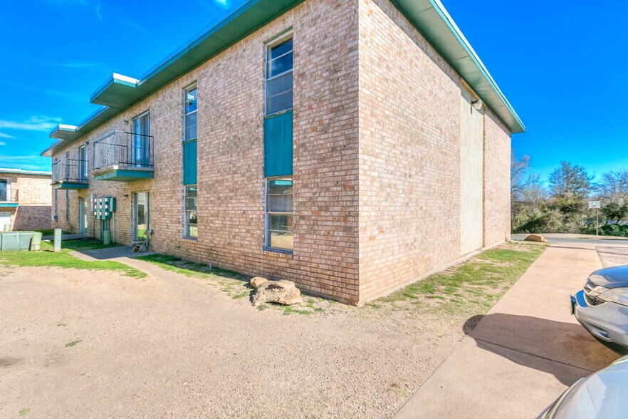 More Photos Of 1707-1717 Greenwood St, San Angelo Apartments For Sale