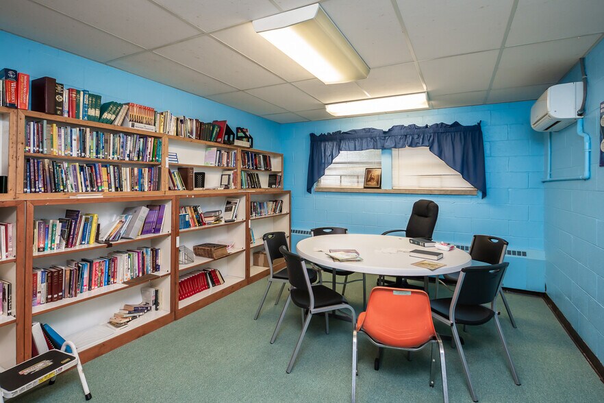 More Photos Of 733 Country Club Dr, Xenia Religious Facility For Sale