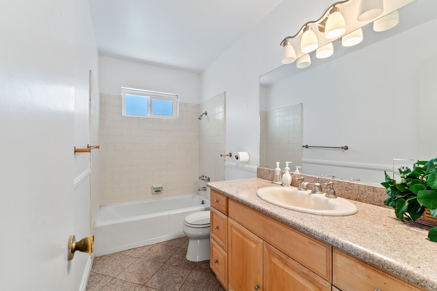 More Photos Of 645 Giano Ave, La Puente Warehouse For Sale